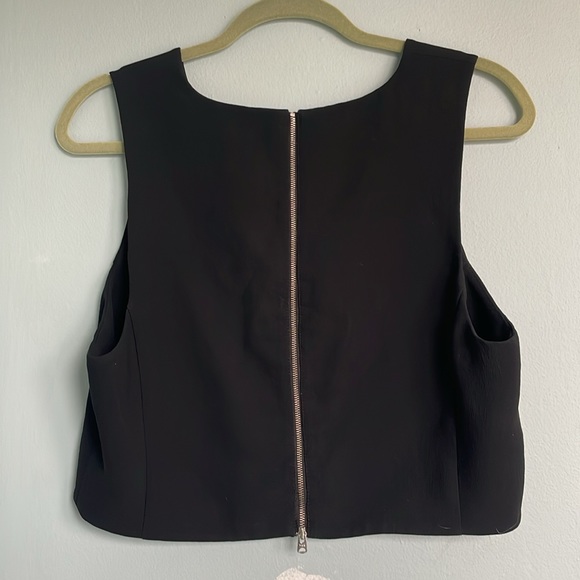 Black cropped tank top - Picture 4 of 5